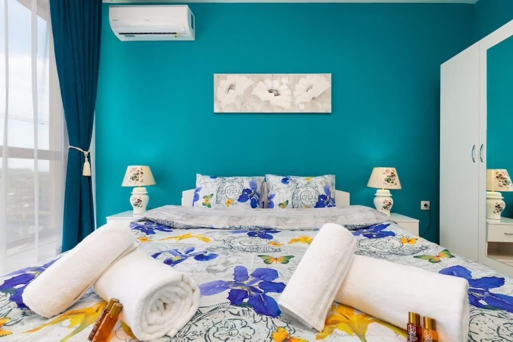 Comfy With Private Parking Apartament *