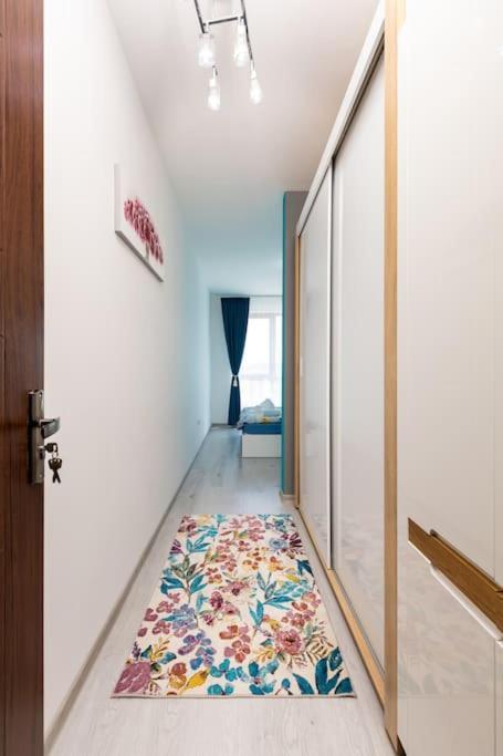 Comfy With Private Parking *
