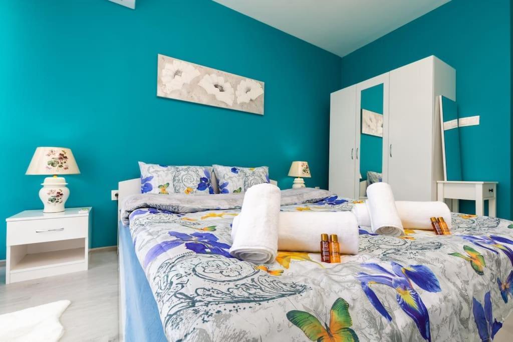 Comfy With Private Parking Apartament *